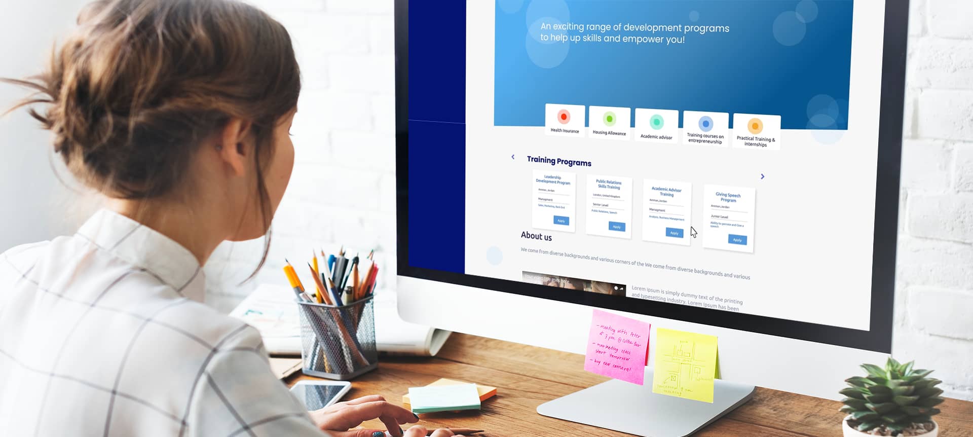 5 Amazing Ways to Get Ready for a Remote Recruitment Market Bounce Back | Elevatus A candidate looking at a career page on EVA-REC