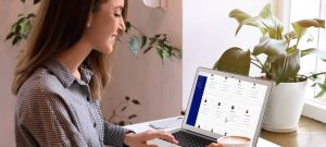 recruiter parsing resumes with an applicant tracking system