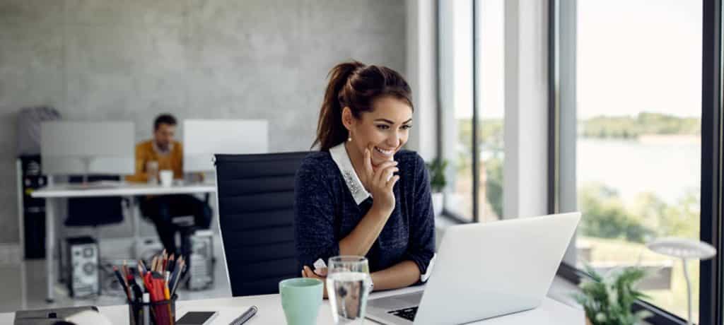 a recruiter matching candidates to jobs through an ATS recruitment software