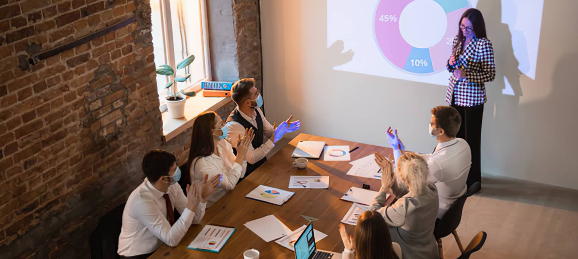 How the Right Hiring Platform Can Keep Your Candidates Engaged | Elevatus recruiters boosting employer branding with a hiring platform