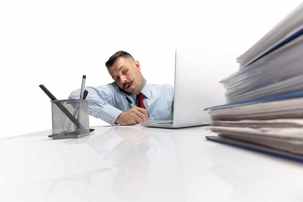 using recruiting solutions to write en email to recruitment agencies