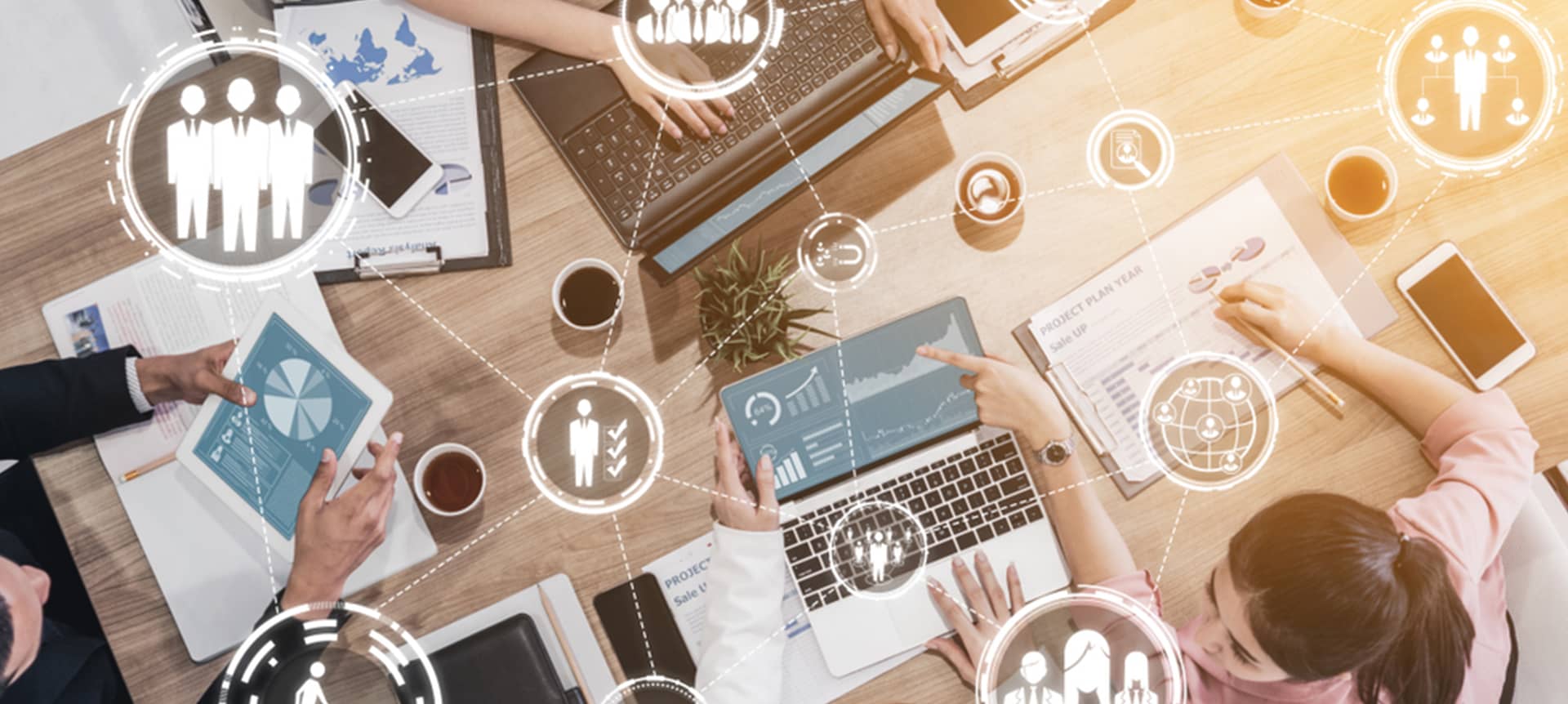 5 Unique Video Interviewing Questions to Ask That Will Attract Top Candidates | Elevatus Recruiters choosing the right video interviewing software