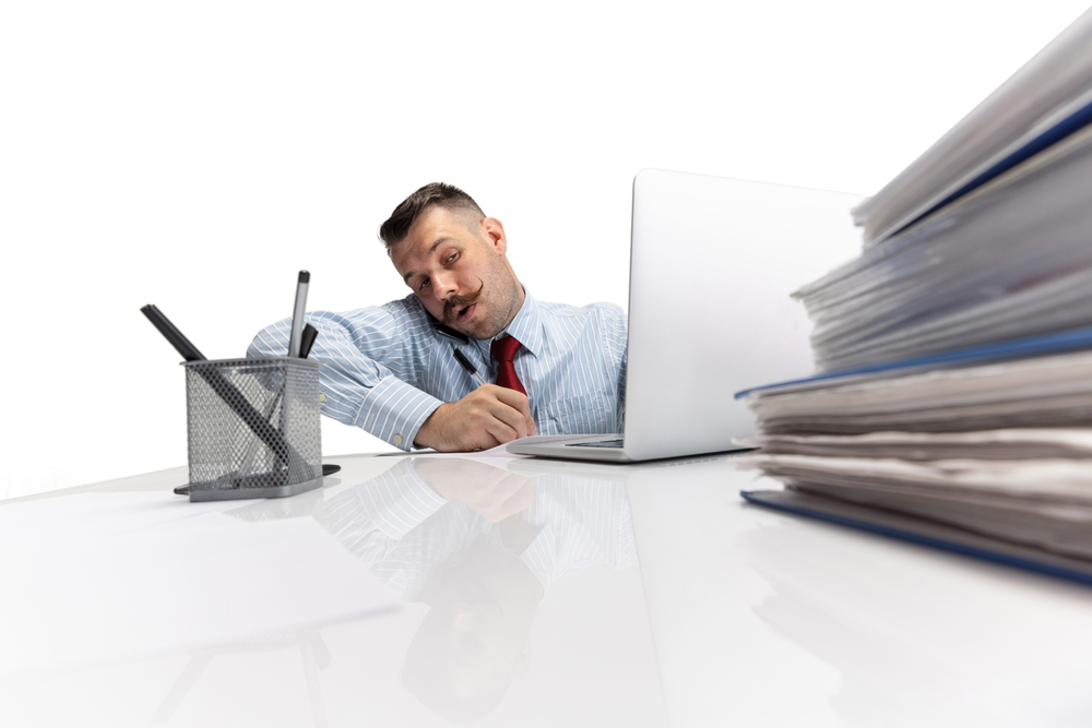 Using Recruiting Solutions? Here Are 12 Great Questions To Ask When Hiring A Staff Auditor | Elevatus employee working using recruiting solutions