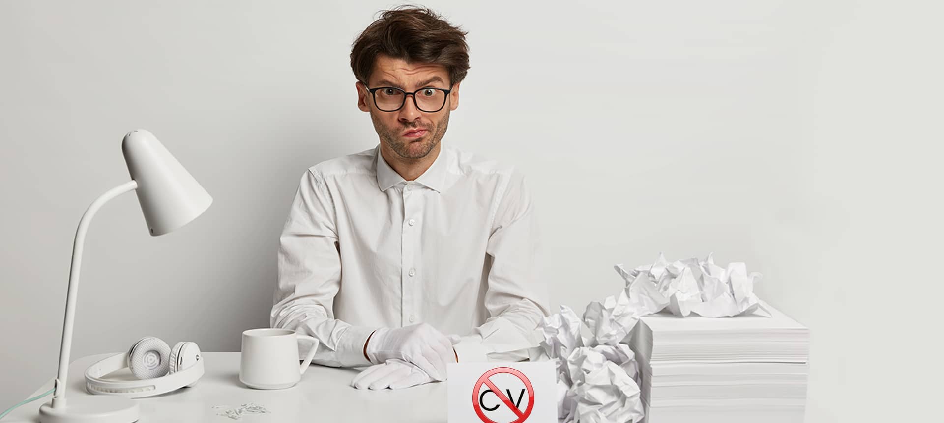 5 Unique Video Interviewing Questions to Ask That Will Attract Top Candidates | Elevatus an employer working on creating an effective video interviewing process