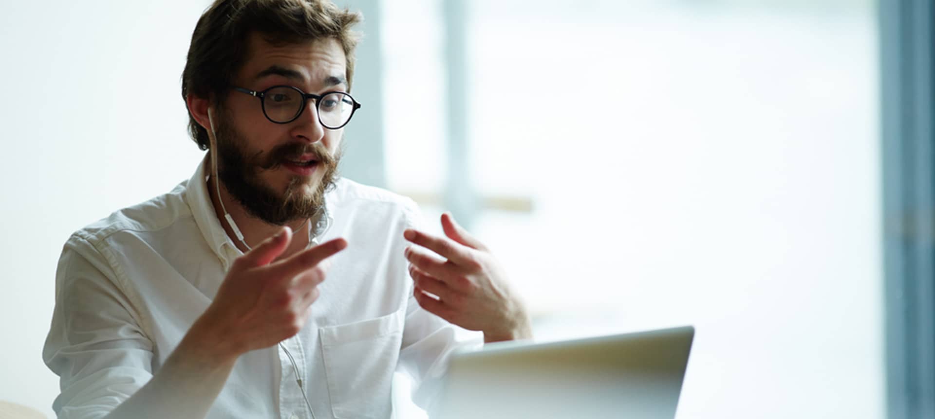 Video Assessment Interview: A Checklist For Recruiters to Get it Right | Elevatus a recruiter preparing model answers for video assessment interview