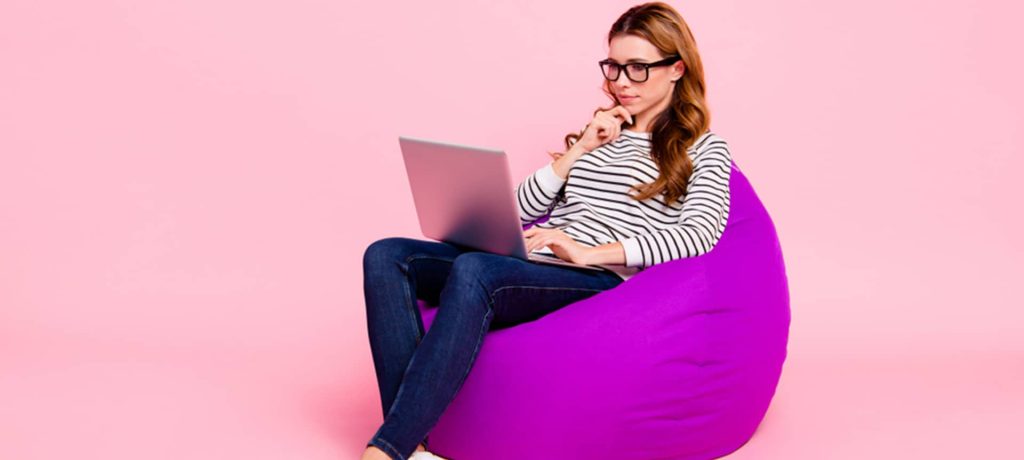 A female recruiter configures a job alert on her laptop computer.