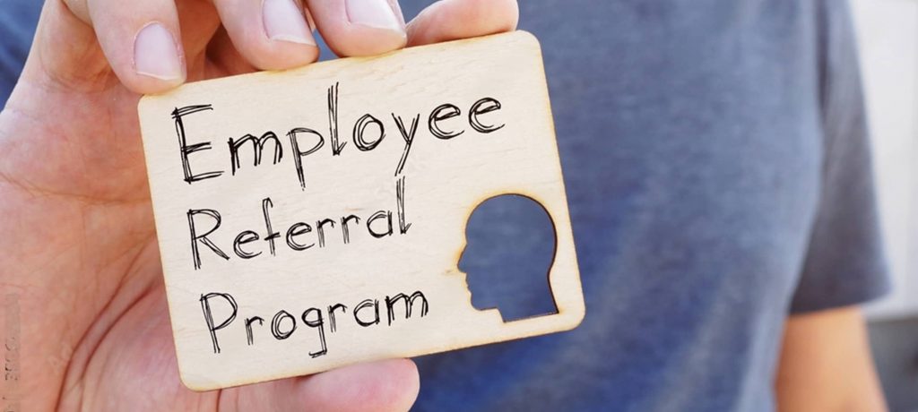 Employee Referral Program Email: How to Write a Professional Email for Your Business | Elevatus A recruiter discussing employee referral program.