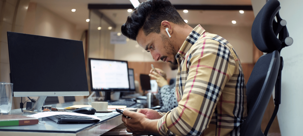 Man using AI for creating an onboarding experience 