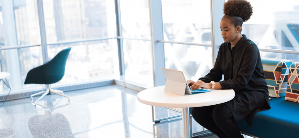 Handling Employee Grievances: The Employer's Guide | Elevatus An image of a woman discussing employee grievance with someone on the laptop