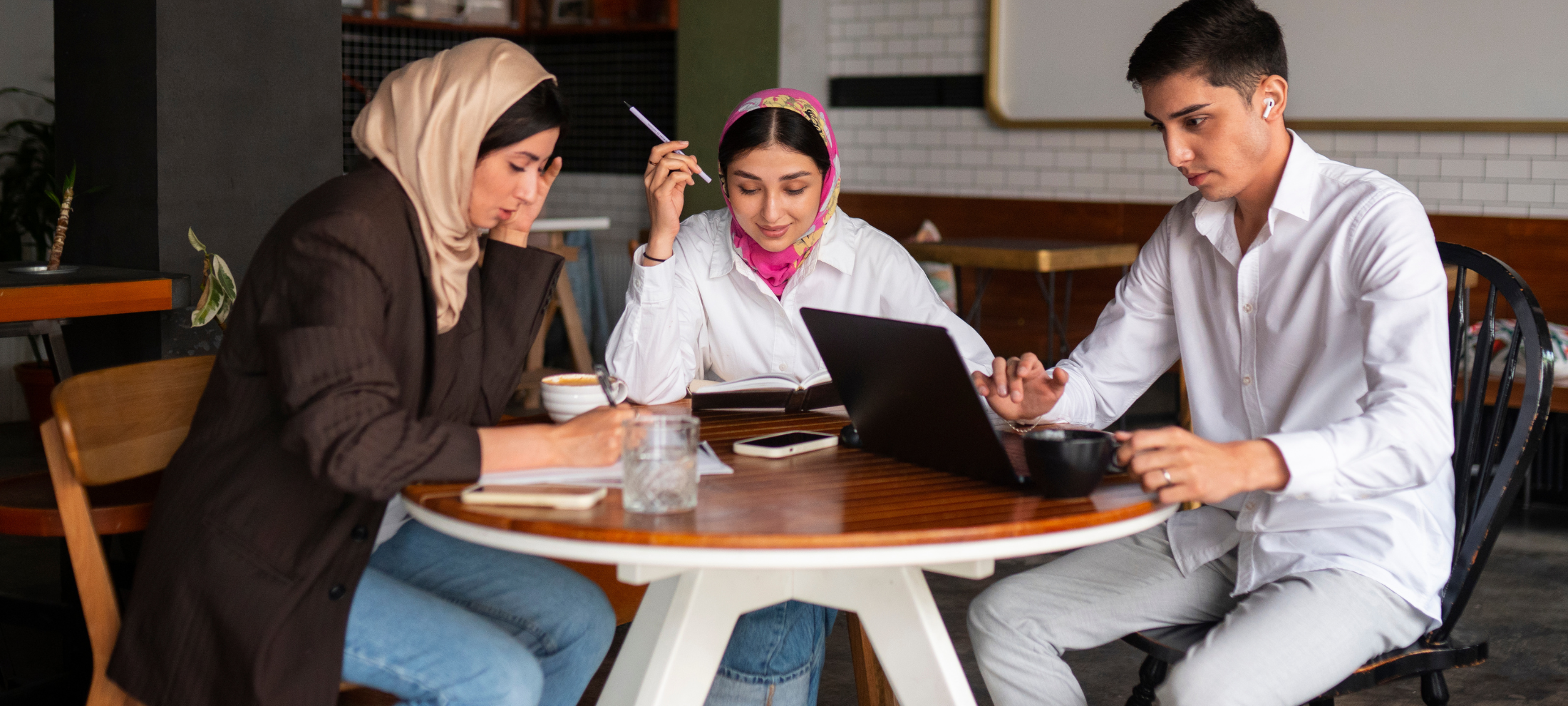 أسئلة نموذجية لاستبيانات تحفيز الموظفين (Employee Motivation Survey)