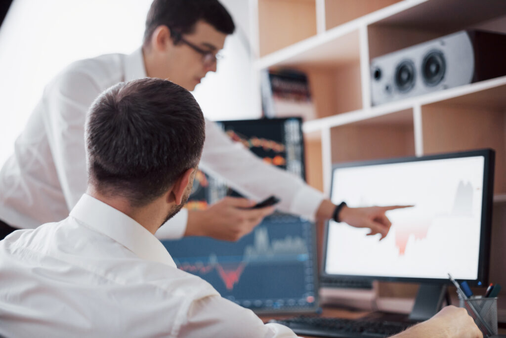 وصف وظيفي لأخصائي ضمان الجودة للبرمجيات (QA Tester) | Elevatus أخصائي ضمان الجودة للبرمجيات يتأكد من سلامة التشغيل التقني