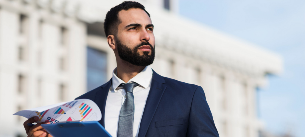 مدير إداري يخطط للعمل