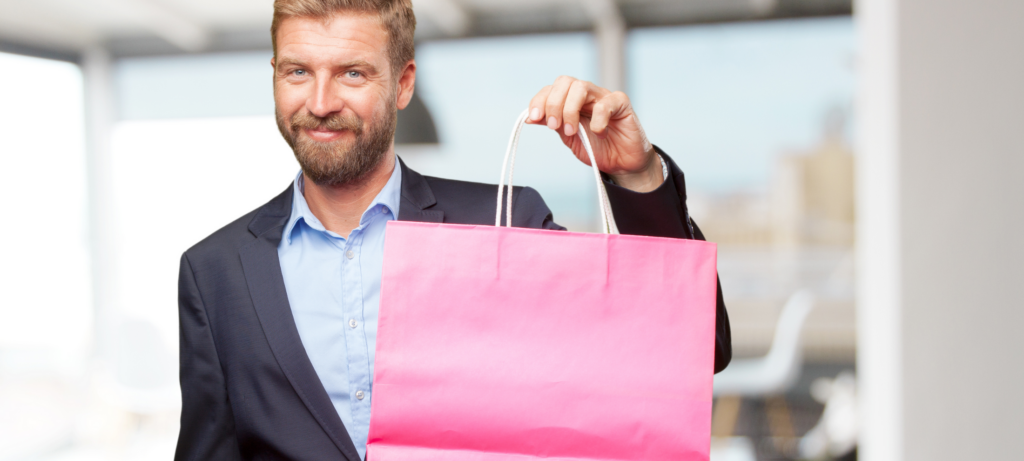 مدير مشتريات يفخر بعمله