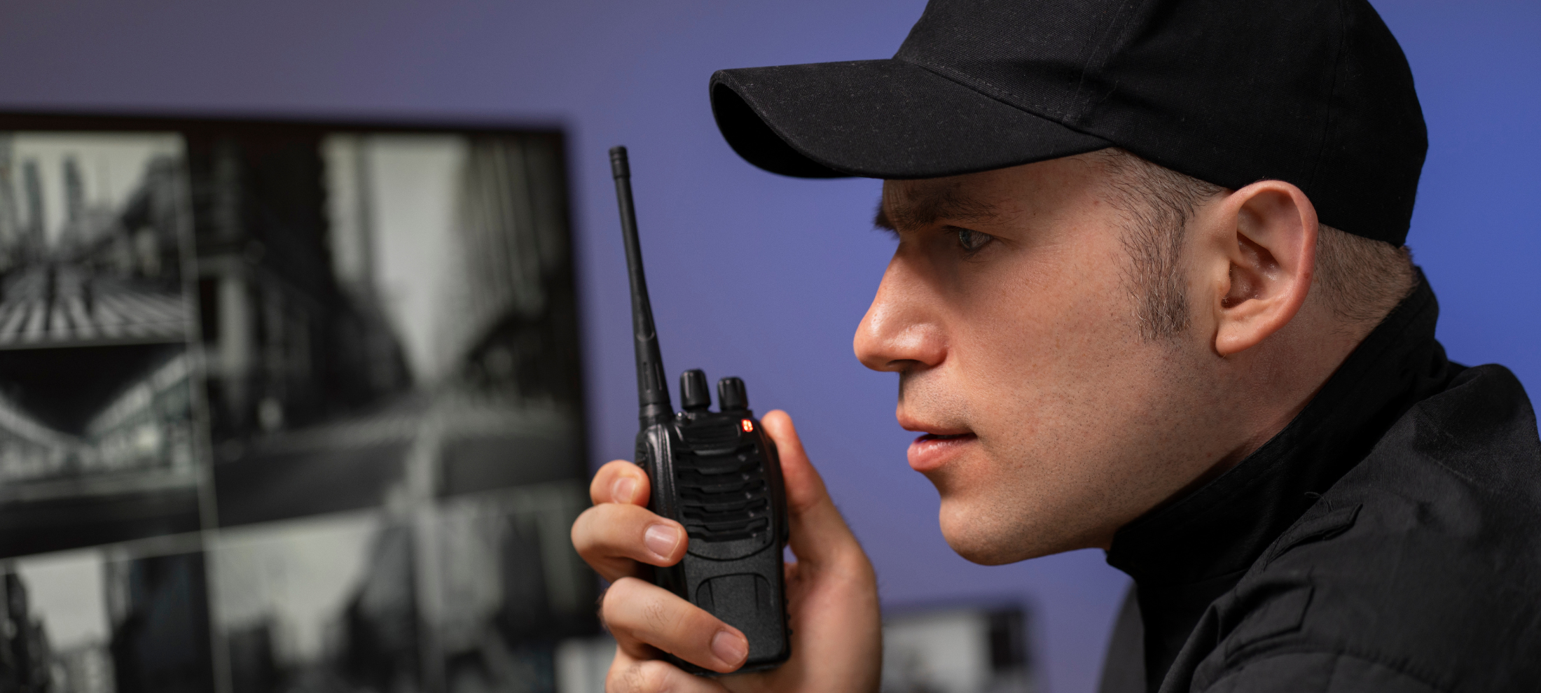 حارس الأمن أثناء العمل