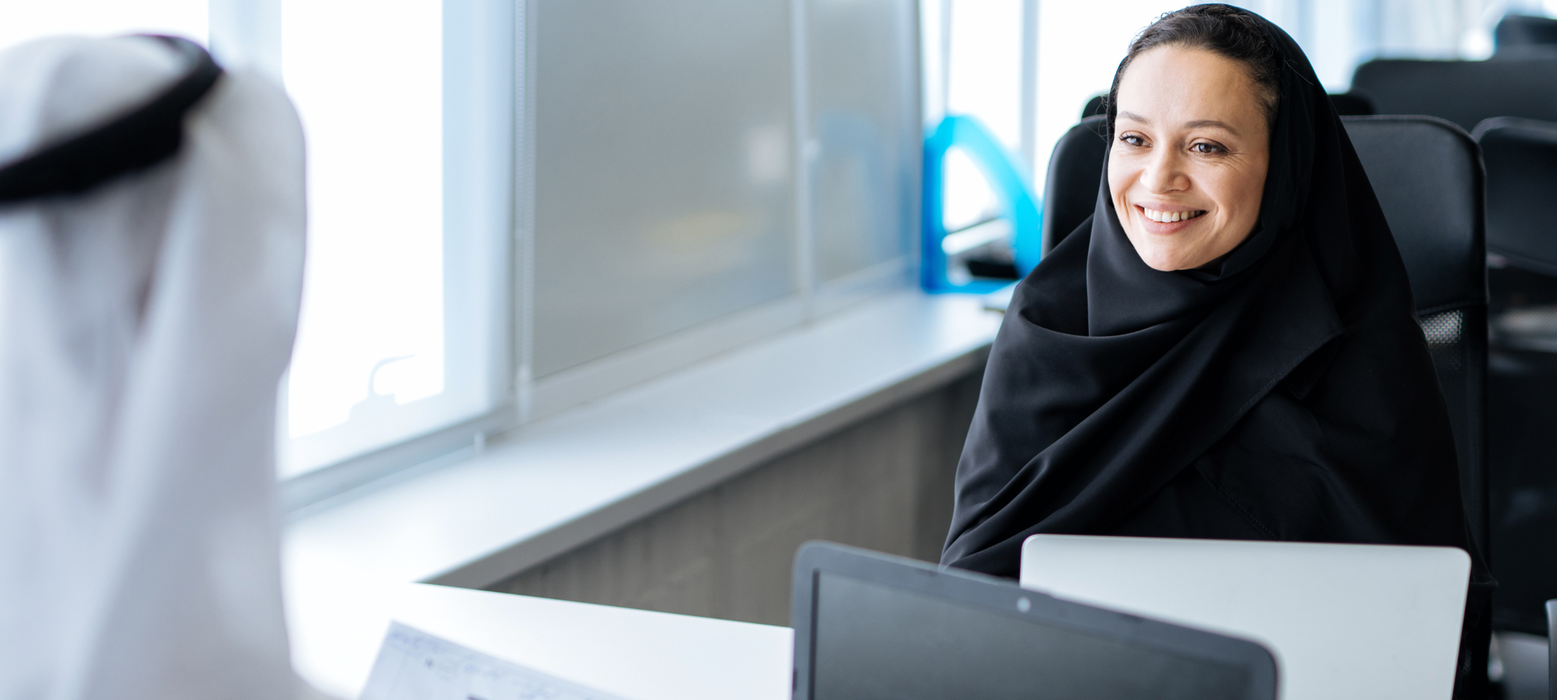 أخصائي الموارد البشرية أثناء اجتماع