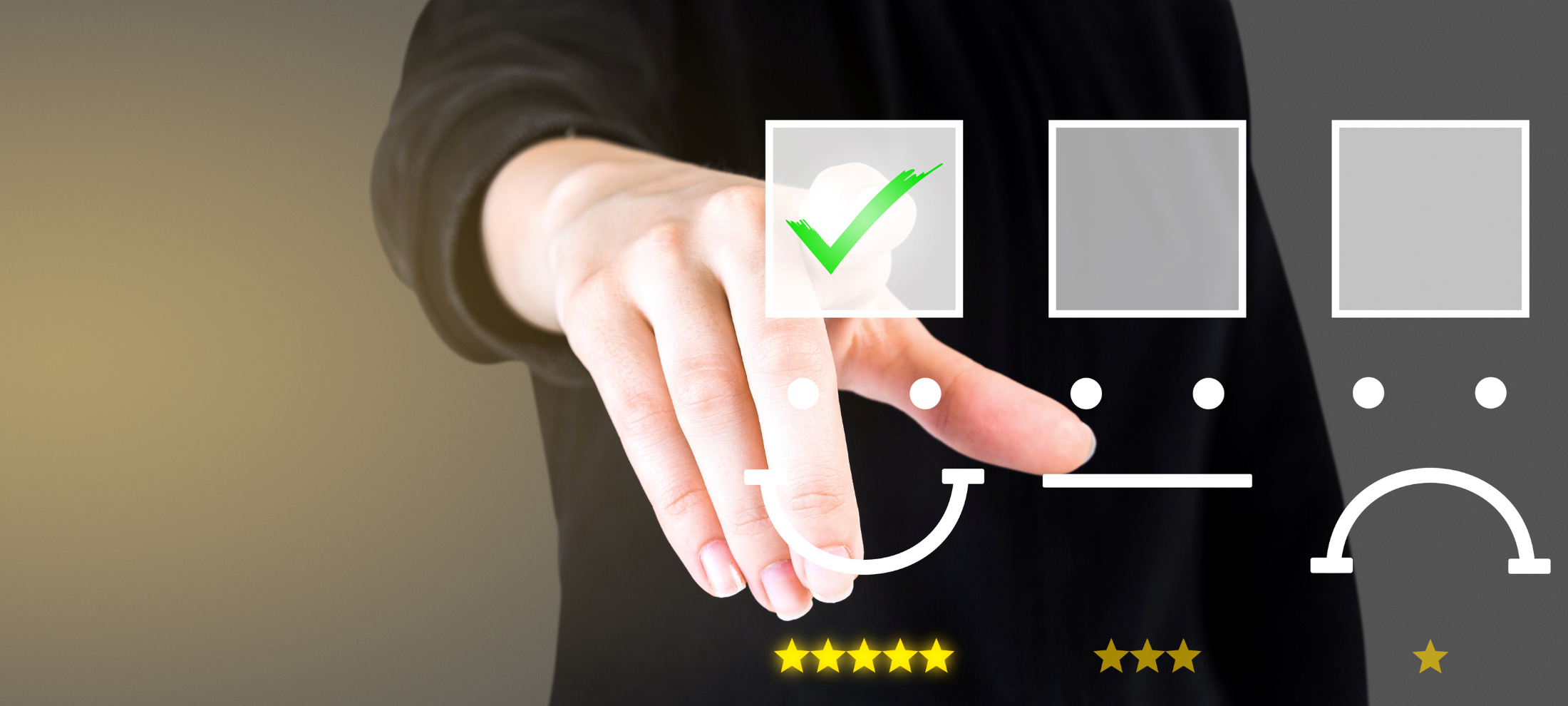 موظف موارد بشرية يقوم بتقييم متدرب