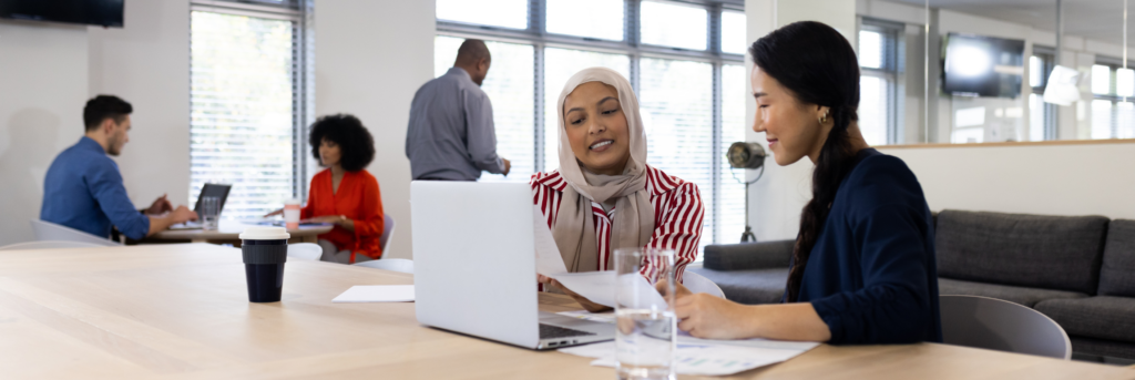 Hiring in Oman? Learn Why Psychometric Tests Are a Must | Elevatus A recruiter explaining the Psychometric testing to an HR manager