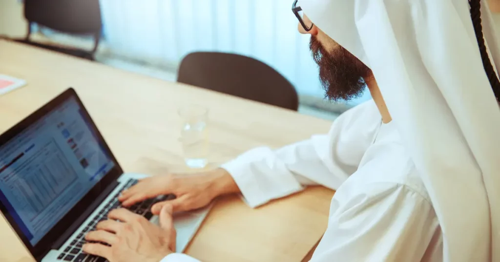 Why English Language Proficiency Tests Drive Better Hires in KSA | Elevatus A recruiter in Saudi preparing for English language proficiency test