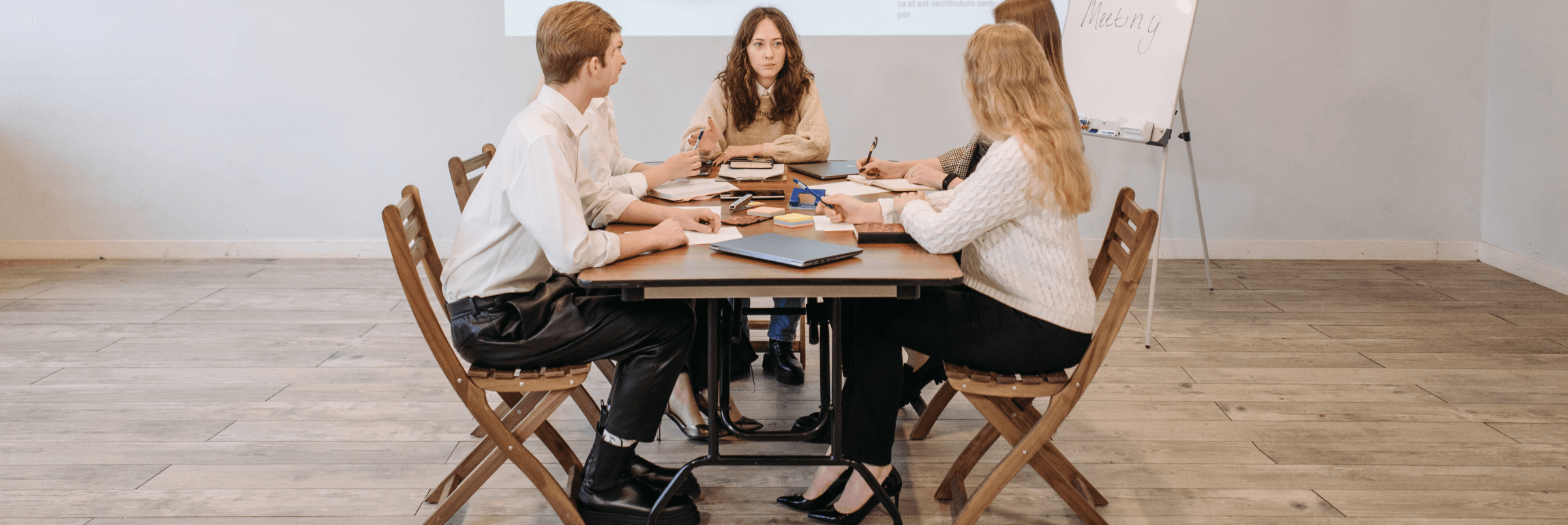 An image of a modern Omani workplace embracing digital transformation under Oman Vision 2040.