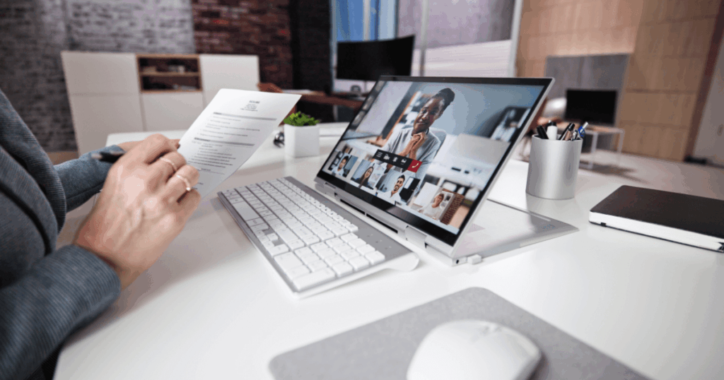 A recruiter in Muscat evaluating a candidate’s interview assessment