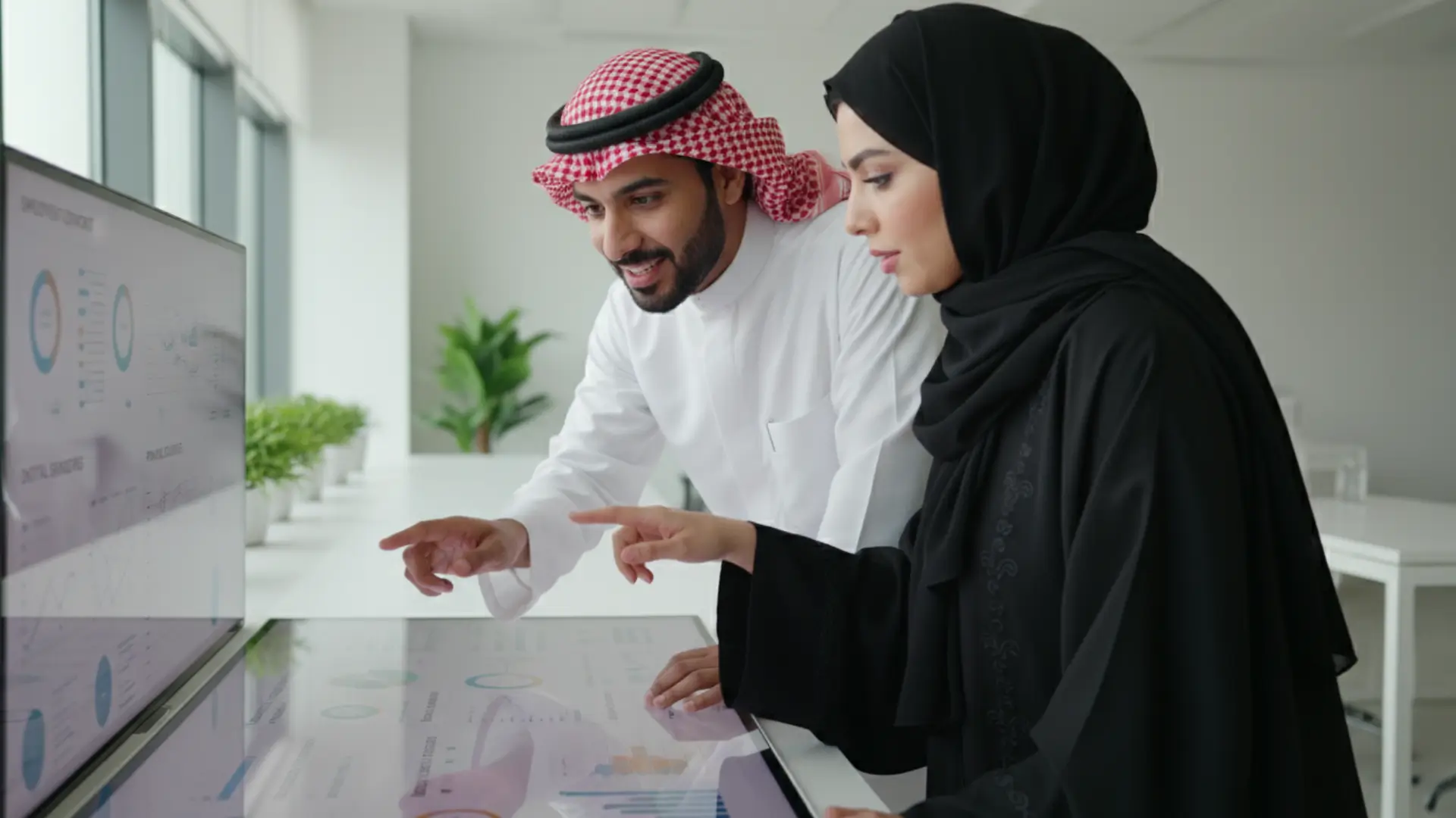 موظفة تحصل على خطاب شكر العمل الإضافي