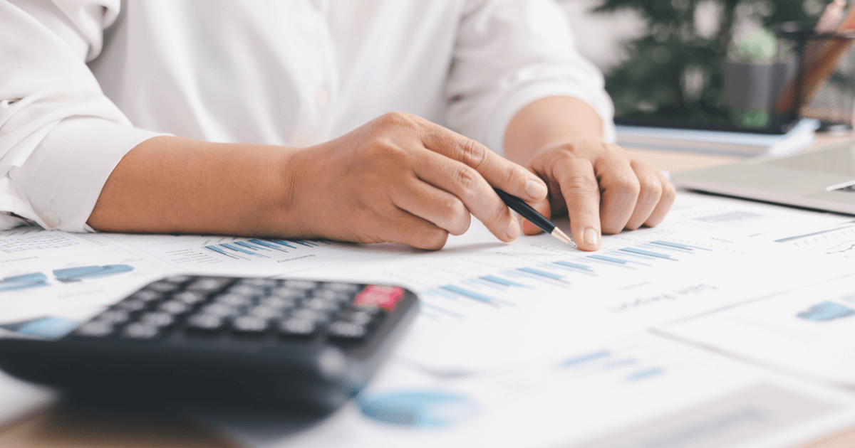 An image of an Accounts Receivable Manager job description detailing collections management, DSO optimization, and credit management expertise needed for cash flow leadership roles.