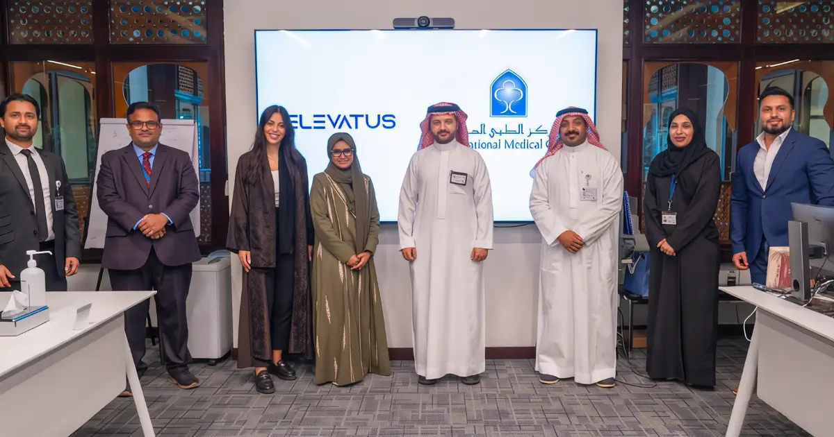 Jazeera Airways and Elevatus leadership teams at partnership signing